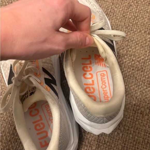 New Balance Fuel Cell Supercomp Trainer- LIKE NEW - Picture 5 of 7